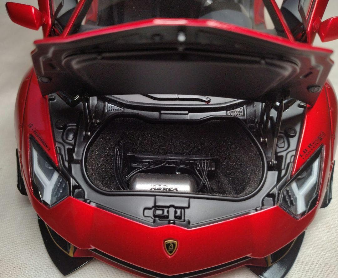 オートアート　1/18　ランボルギーニ　アヴェンタドール　LB-WORKS