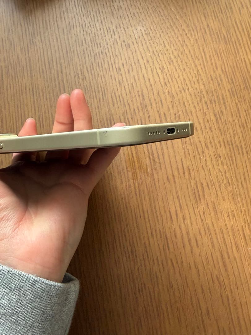 Apple iPhone 15 イエロー