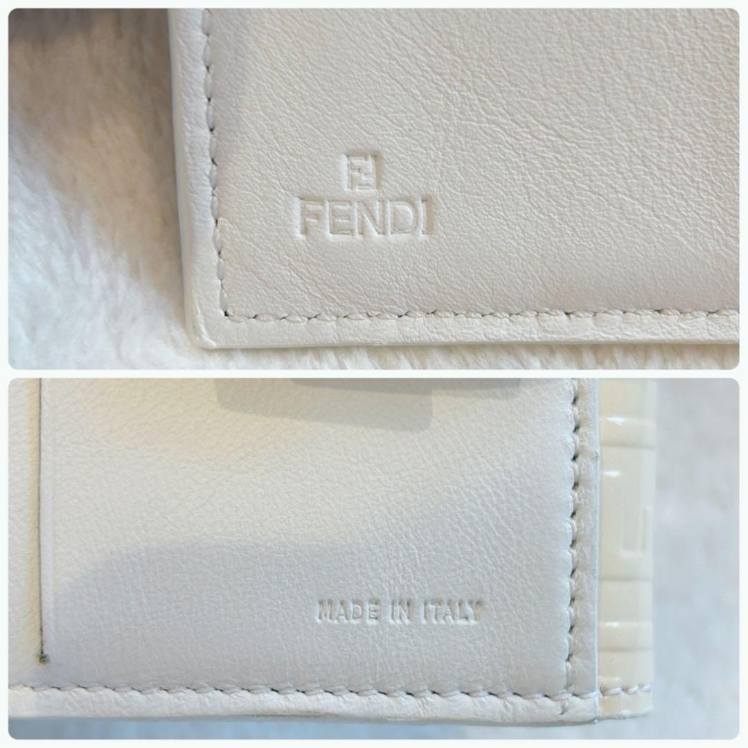 FENDI FFロゴ 型押し エナメル 二つ折り財布 アイボリー 正規品