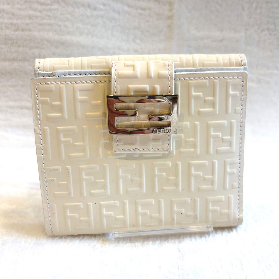 FENDI FFロゴ 型押し エナメル 二つ折り財布 アイボリー 正規品