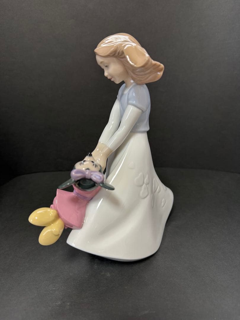 新品未使用　陶器置き物　NAO × ディズニー ミニーの親友　箱付き　送料込み