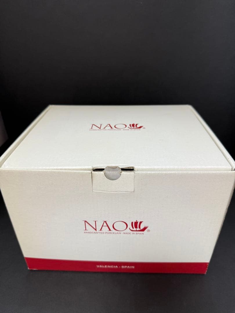 新品未使用　陶器置き物　NAO × ディズニー ミニーの親友　箱付き　送料込み