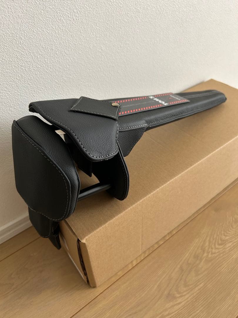 TOM'S ステアリングロック 黒 レザー調 ハンドルロック