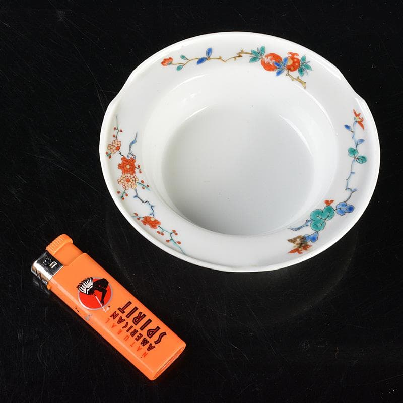 有田焼　人間国宝　十三代酒井田柿右衛門作　染錦　柘榴梅文　灰皿　共箱　C6012