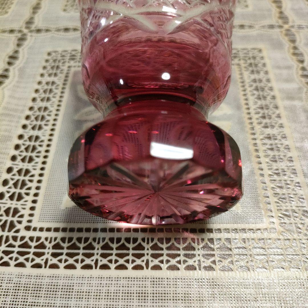 \"未使用\"　ヤマザキガラス製　薩摩切子 色被せガラス、金赤、菊かごめ紋様ぐい呑み