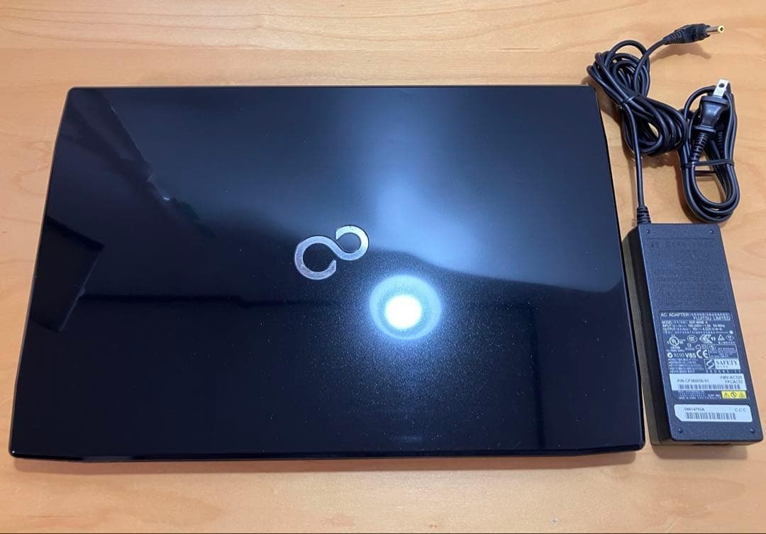 ノートパソコン　高性能COREi3/SSD128/メモリ8/カメラ/オフィス