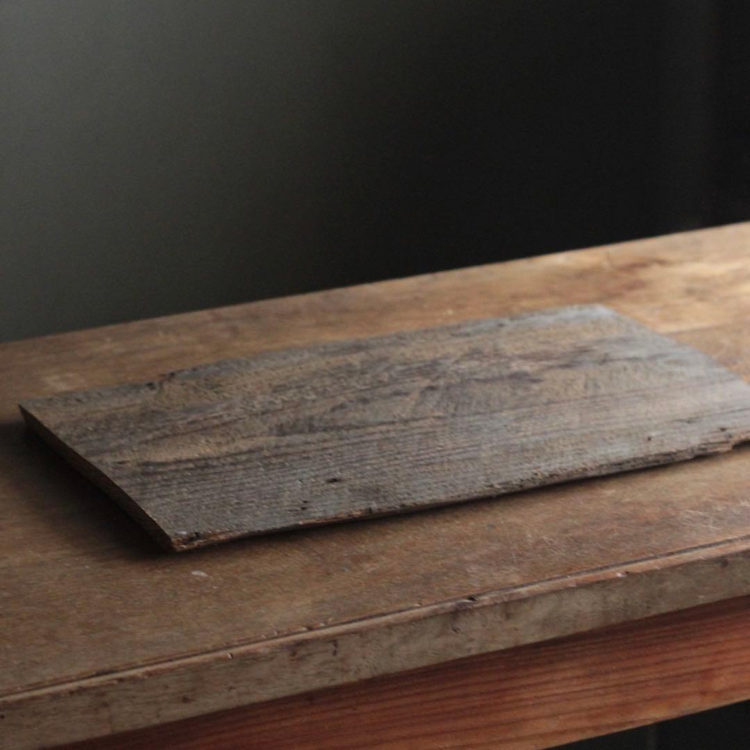 枯れ板 松の 古材 敷板 徳利と盃をのせて独酌の盆に 古道具 No.2 オブジェ