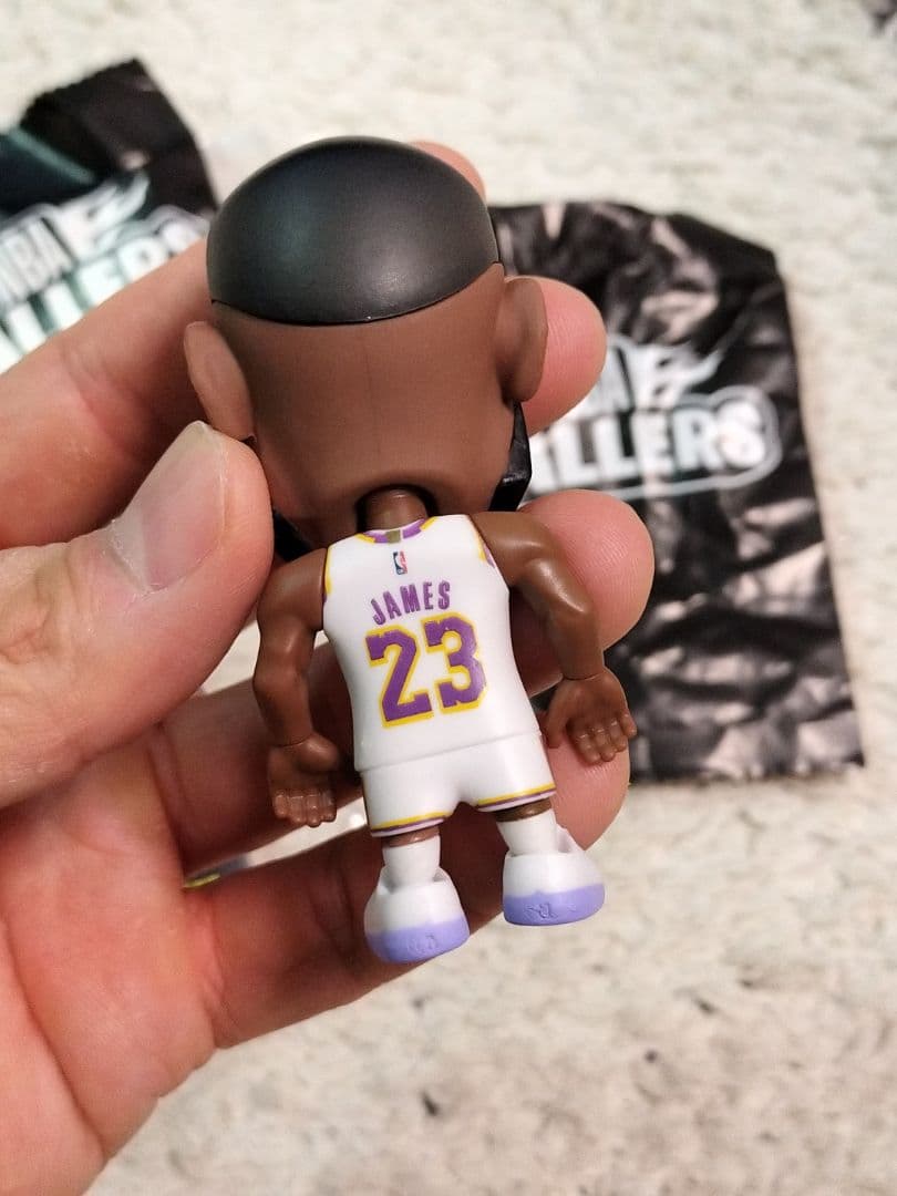 レブロン・ジェームズ アレクサンダー2つ