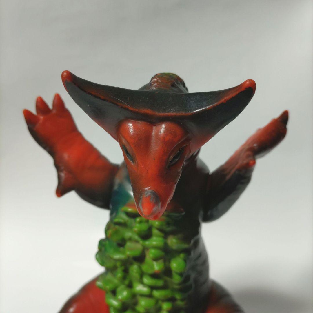 ゴモラ フィギュア 赤緑