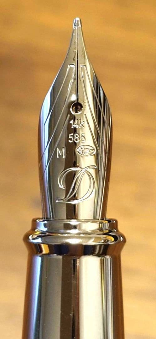 エス・テー・デュポン万年筆　ラインD　FIRE HEAD　Ｍニブ　シリアルNo有