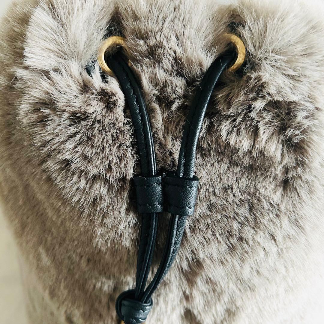 美品ヴィオラドーロファーバンブーハンドル巾着バック秋冬