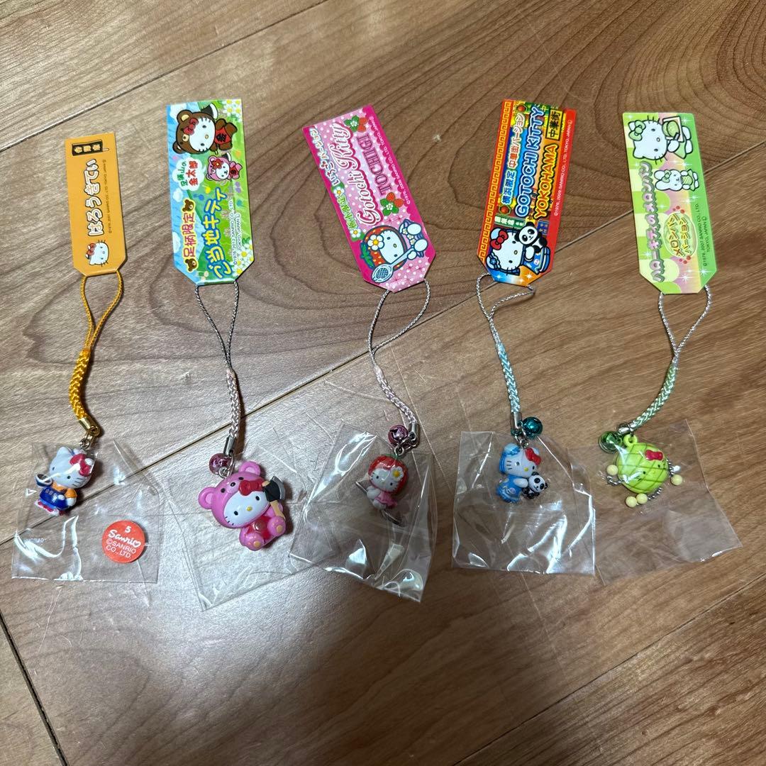 ご当地キティ　ファスナーマスコット　根付　プチタオル　他　500点