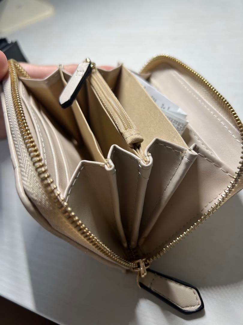 VALENTINO キルティング 二つ折り財布 ベージュ