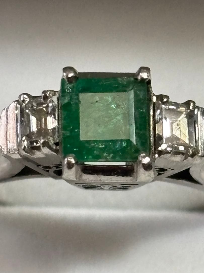 レトロ　エメラルド　ダイヤモンド　プラチナリング