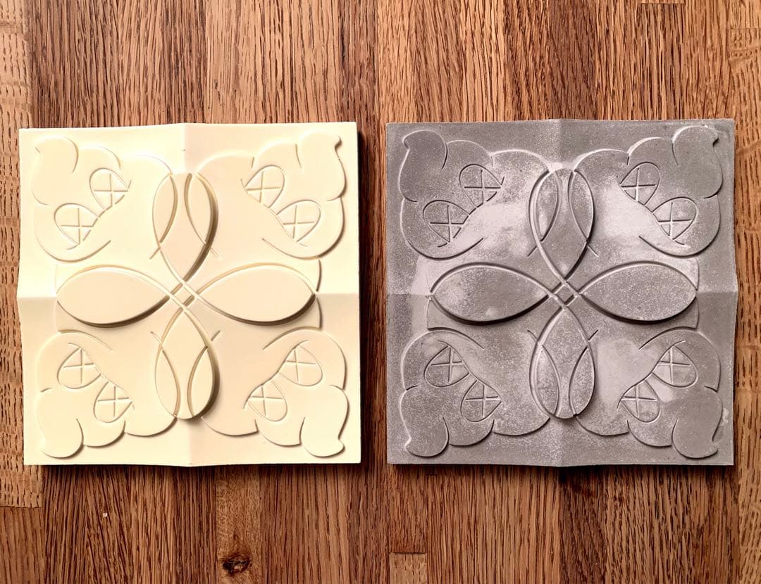 KAWS ORIGINAL FAKE ART TILE 2枚セット