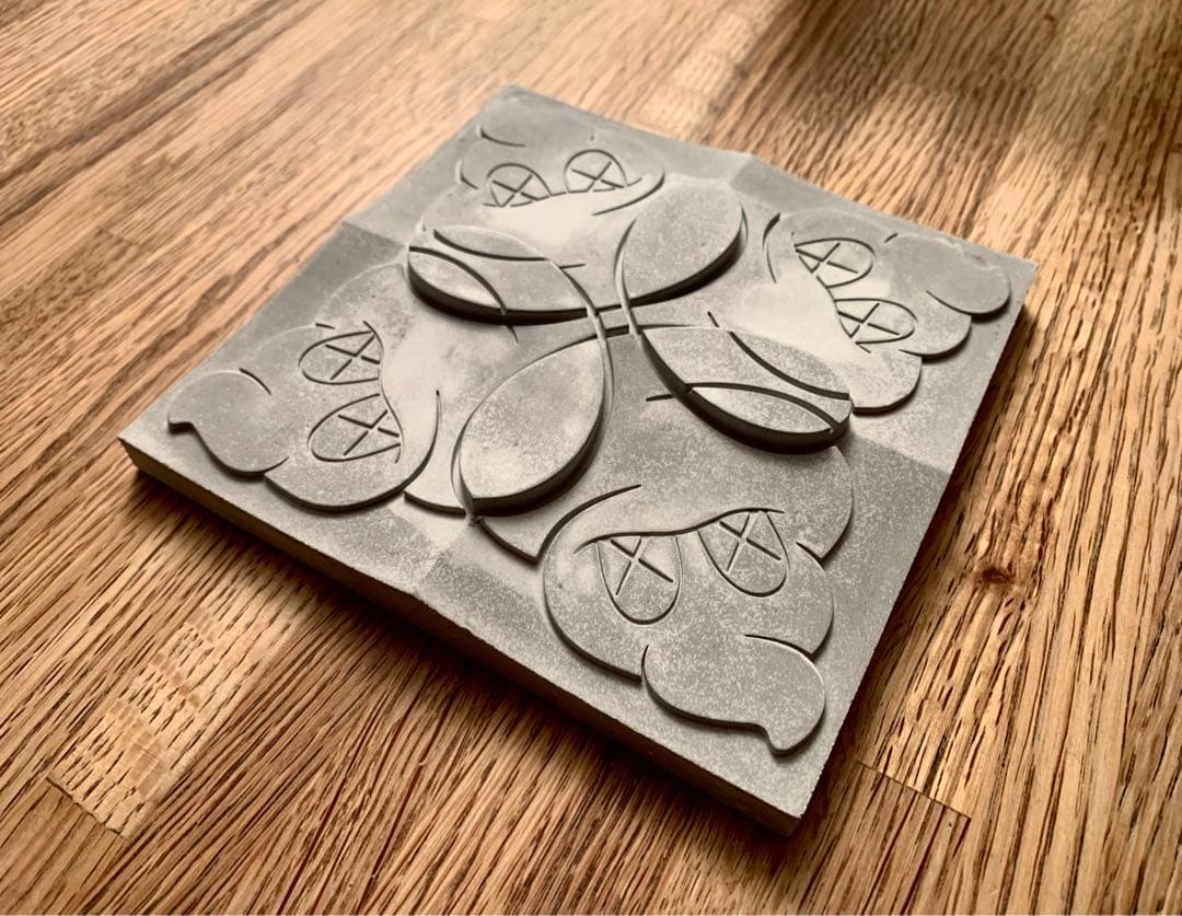 KAWS ORIGINAL FAKE ART TILE 2枚セット