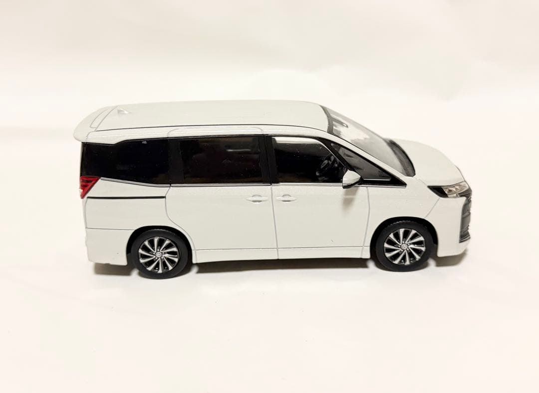 VOXY NOAHカラーサンプル 2台セット