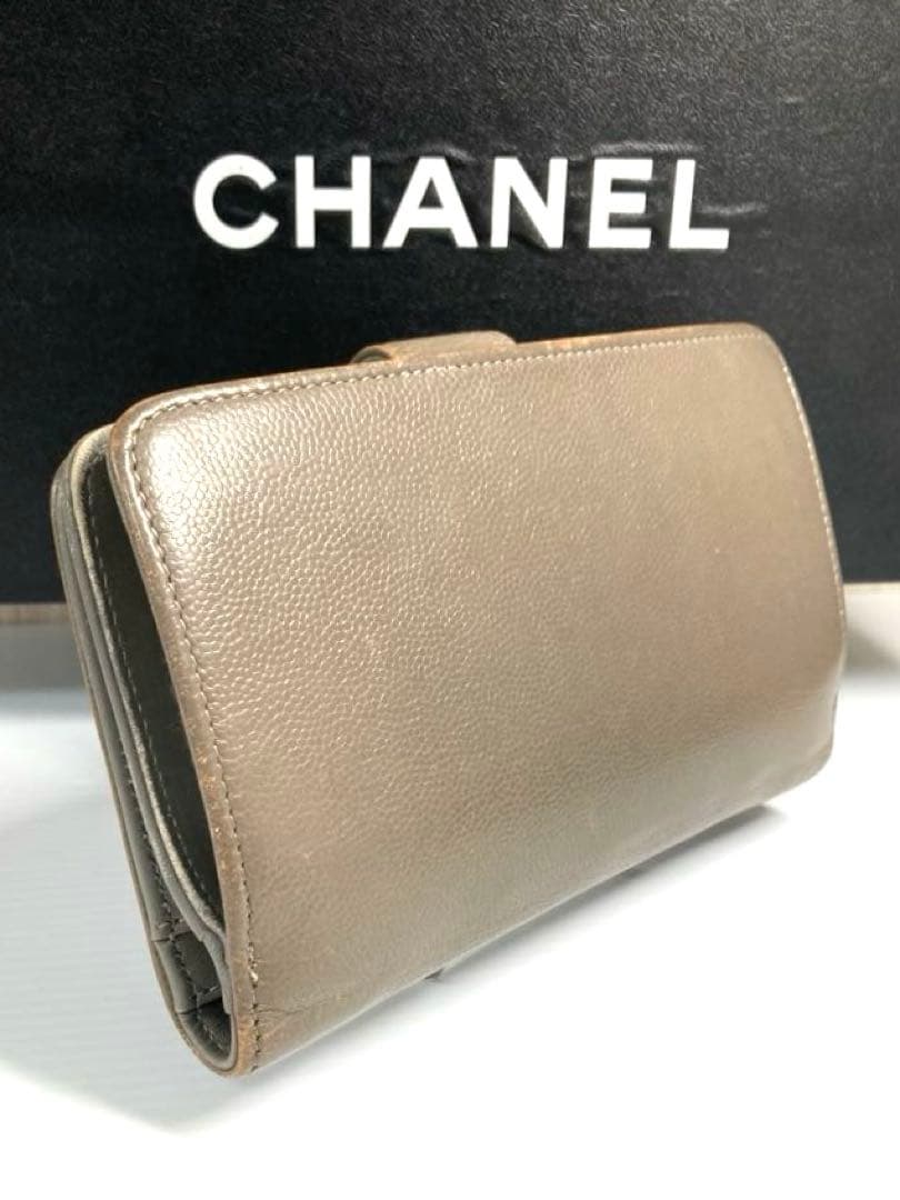 シャネル　キャビアスキン　レザー　ココマーク　セブルガ　二つ折り財布