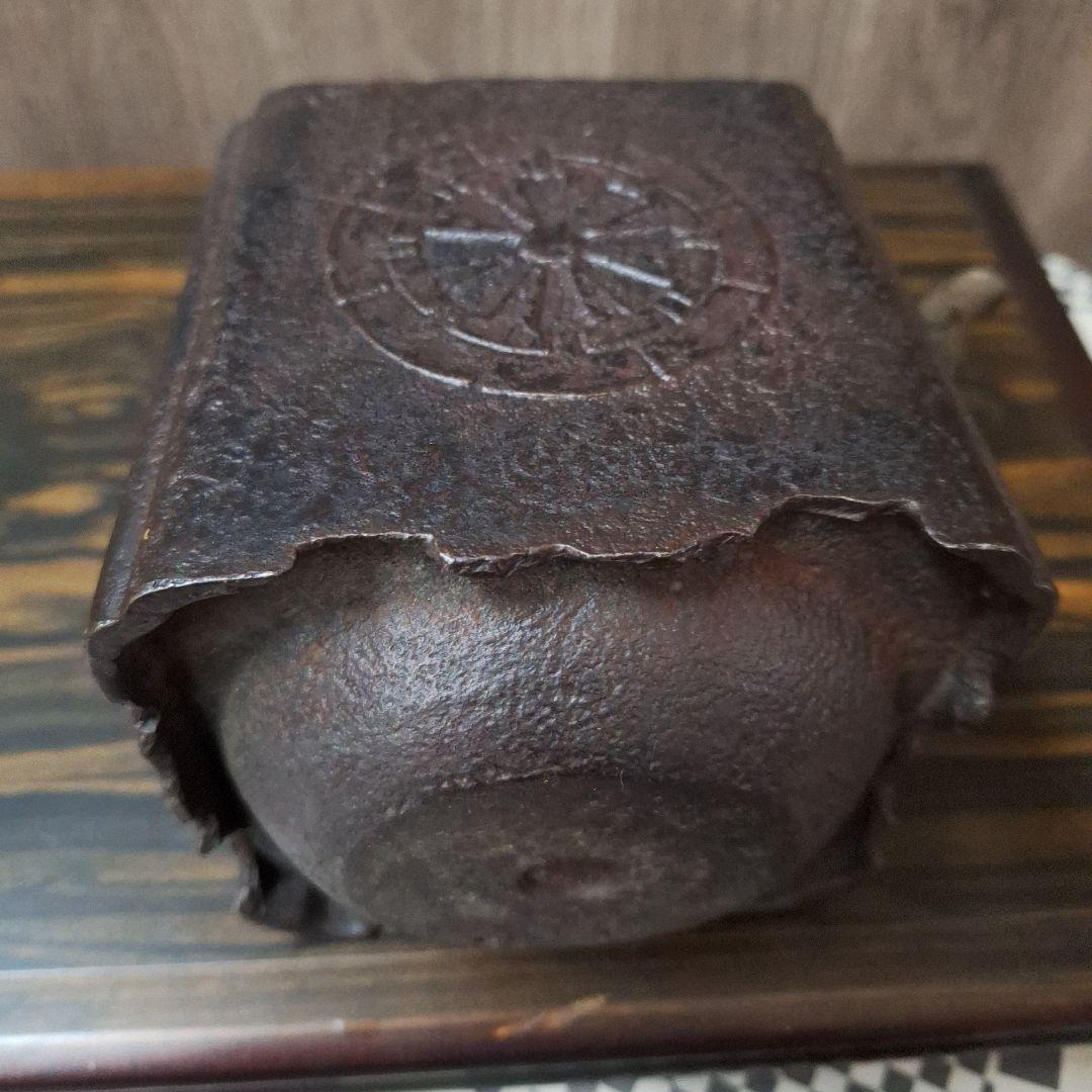 302 小泉仁左衛門 伝統的な黒色鉄製鉄瓶