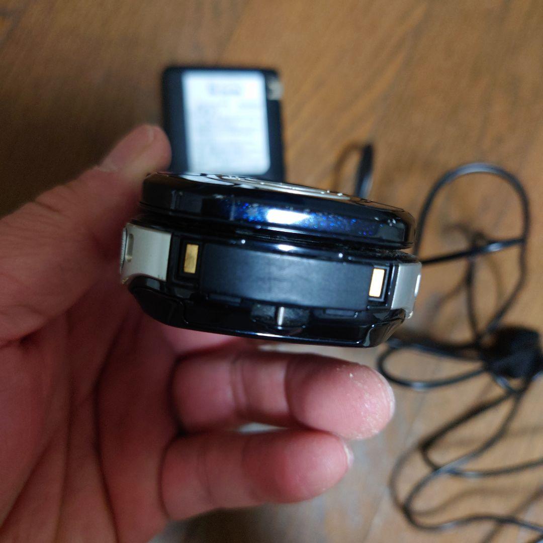 SO505iS 黒 充電器付き ガラケー