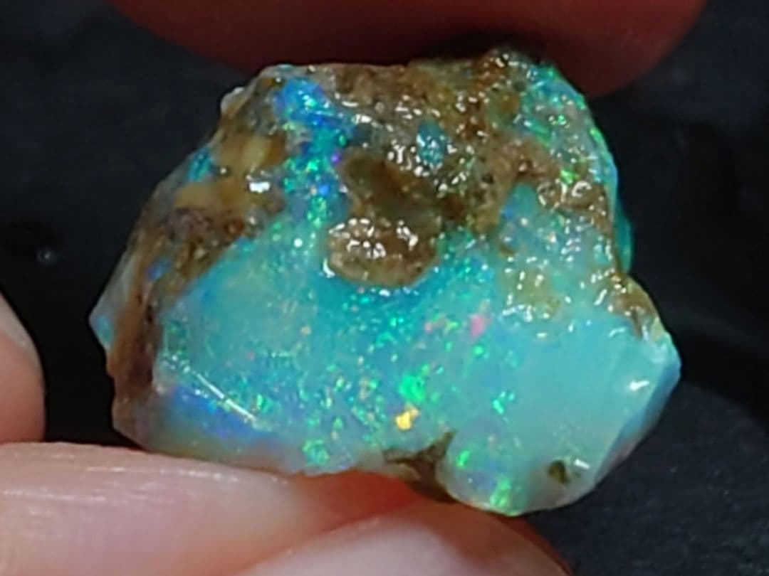 エチオピアウェロ産　チョーク　オパール　ピンファイア　原石　鉱物標本