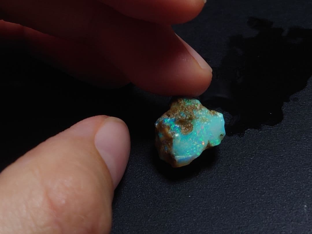 エチオピアウェロ産　チョーク　オパール　ピンファイア　原石　鉱物標本