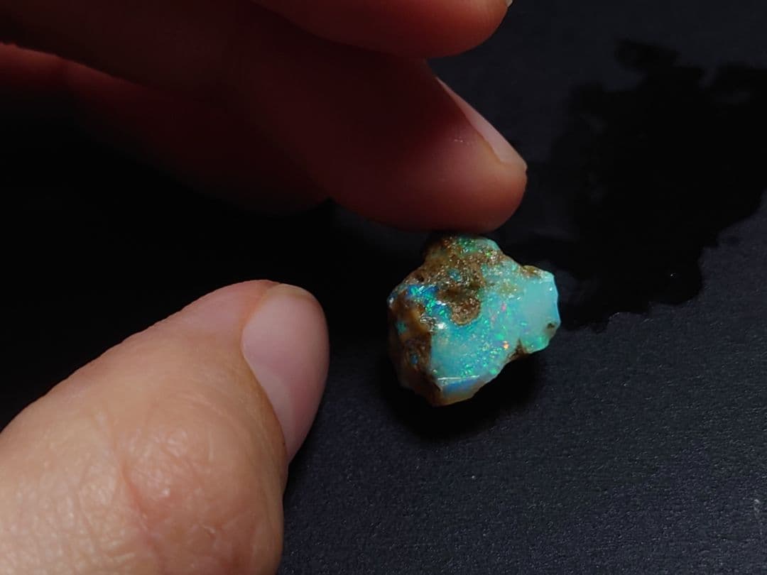 エチオピアウェロ産　チョーク　オパール　ピンファイア　原石　鉱物標本