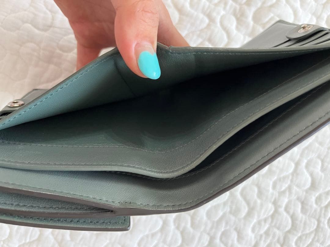 フェンディ 二つ折り財布ピーカブー セレリア 8M0438 ミントグリーン