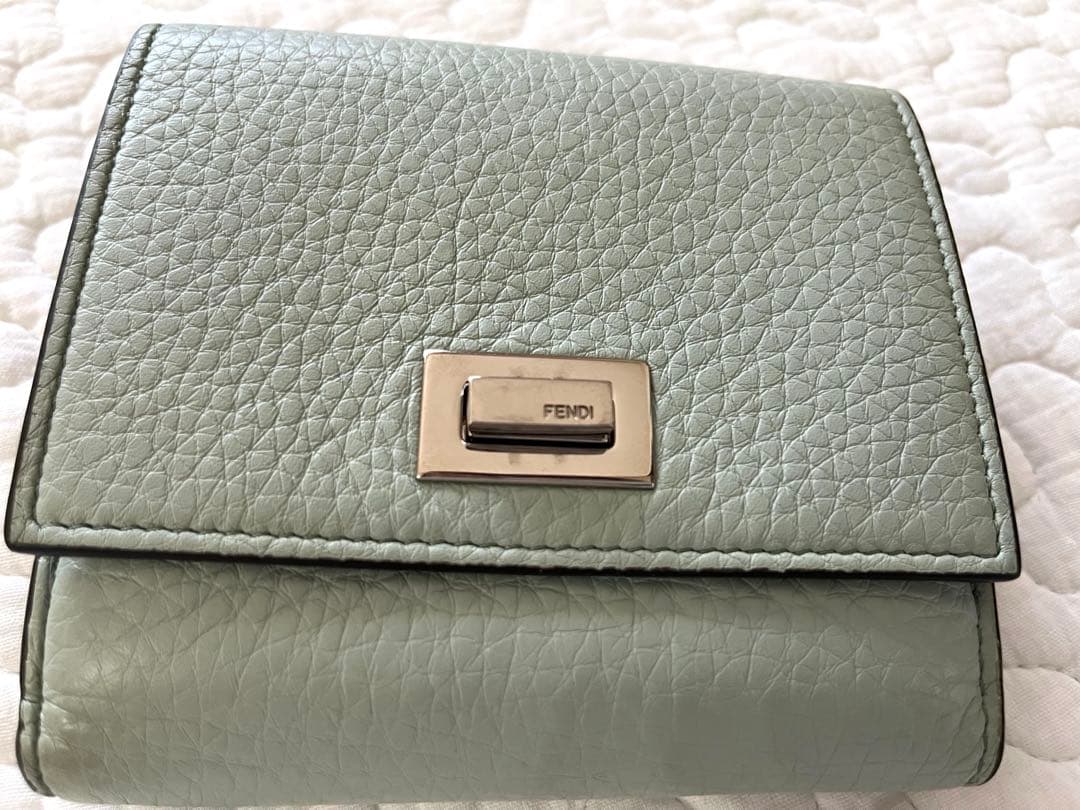 フェンディ 二つ折り財布ピーカブー セレリア 8M0438 ミントグリーン