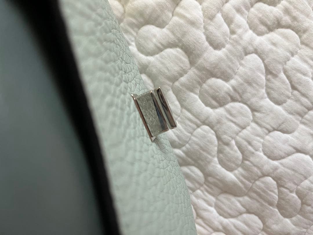 フェンディ 二つ折り財布ピーカブー セレリア 8M0438 ミントグリーン