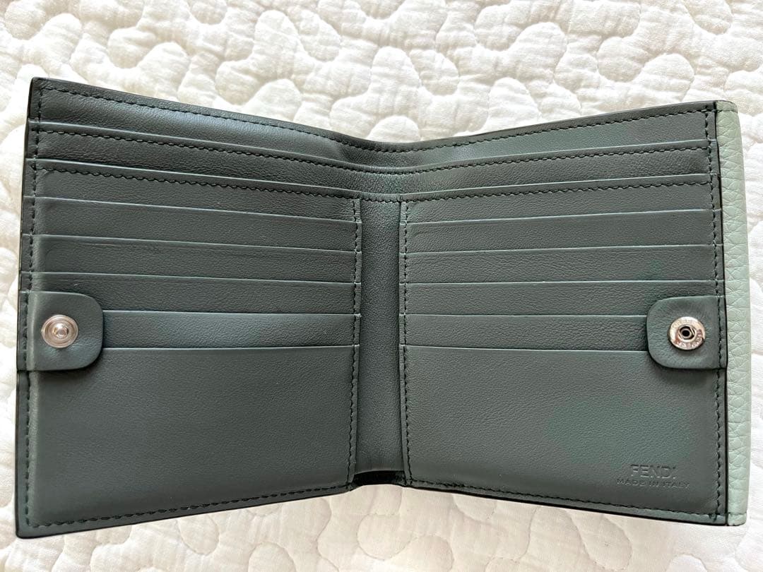 フェンディ 二つ折り財布ピーカブー セレリア 8M0438 ミントグリーン