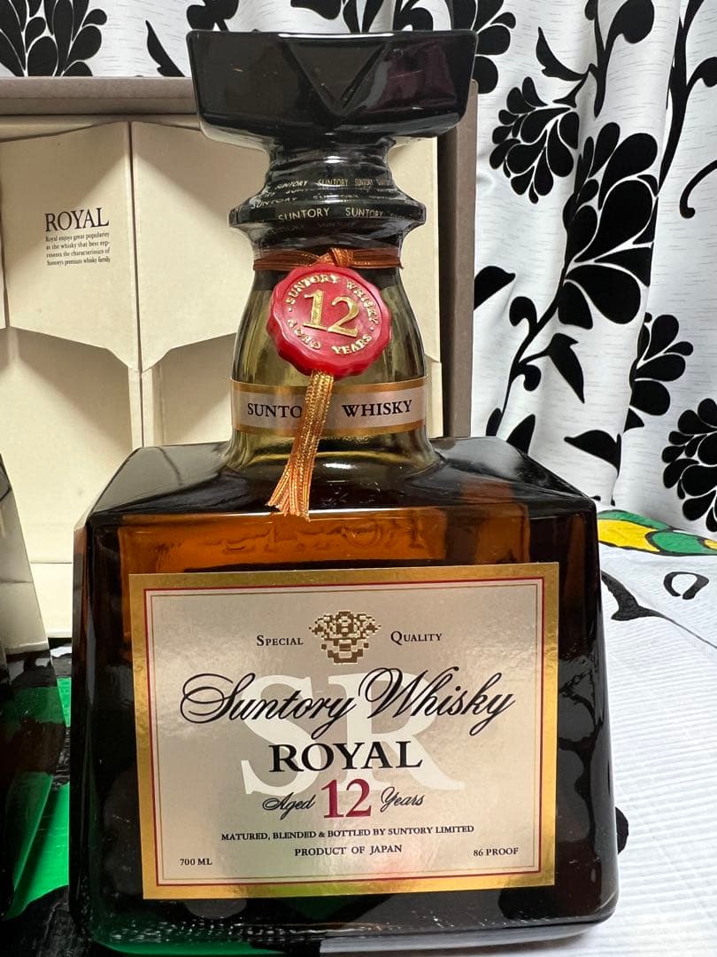 サントリー ローヤル 12年 ホワイトラベル 700ml2本セツト箱付き