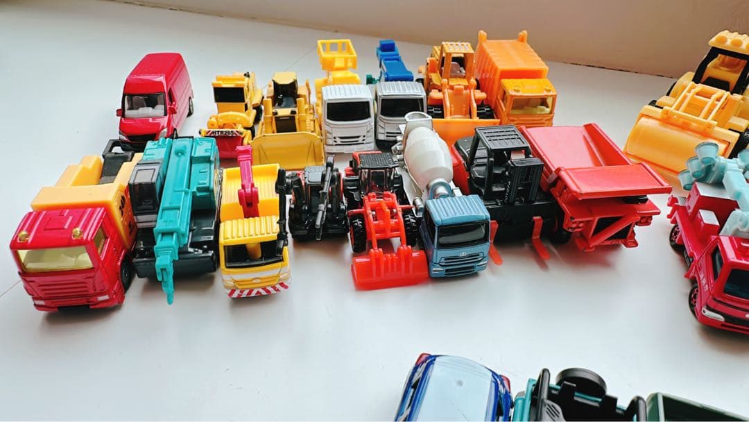 ミニカー大量セットまとめ売り(はたらく車、高級車、消防車両etc)52台