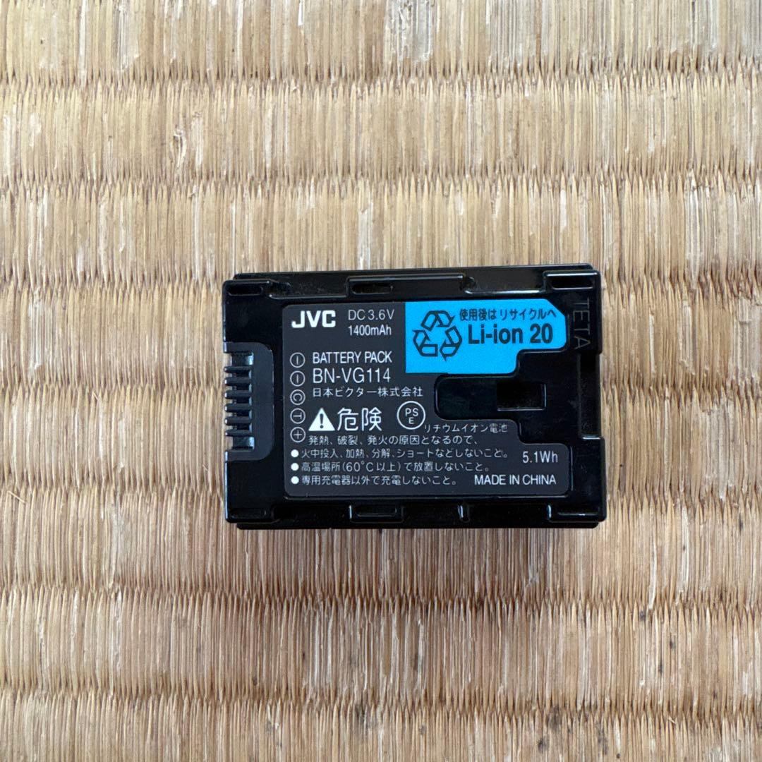 値下げ JVC Everio HD AVCHD ビデオカメラ GZ-HM670