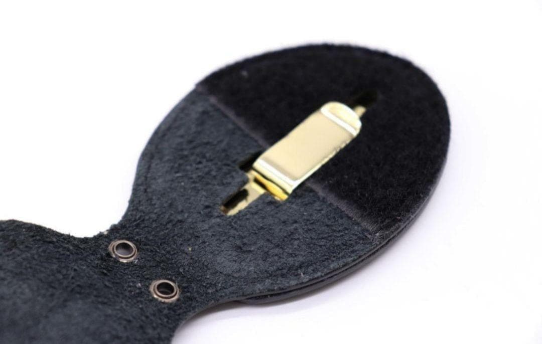 新品 FBI バッジ レザーケース レプリカ クリップ チェーン付 嵌込型