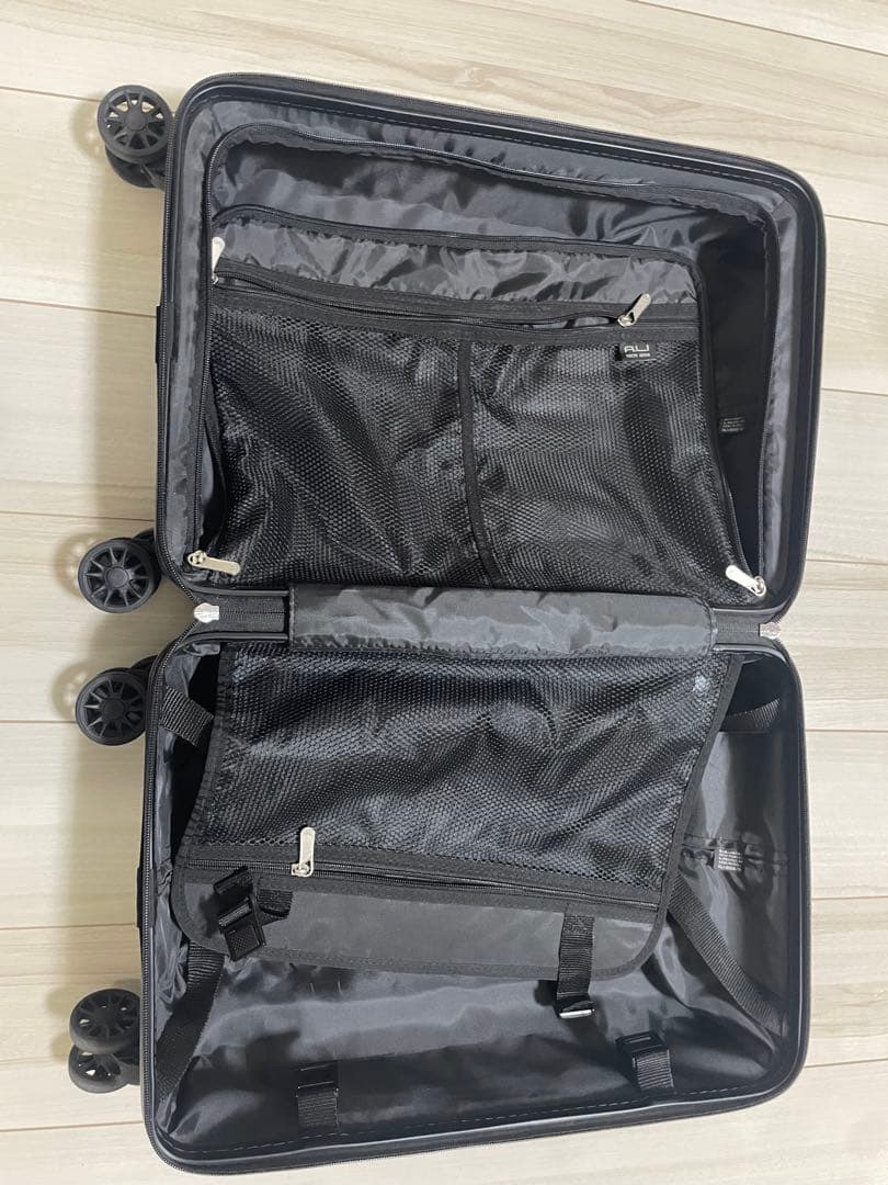 ブラックハードシェルキャリーケース