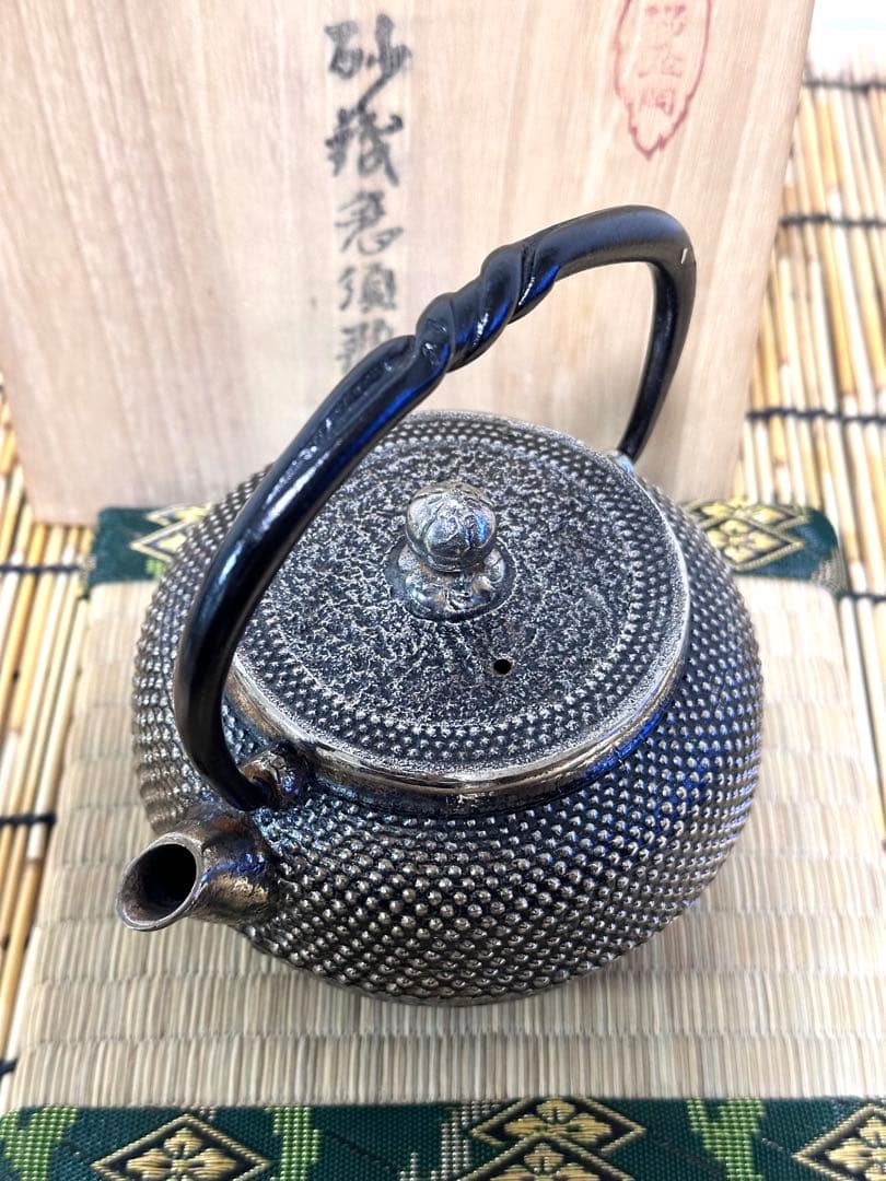 未使用品　南部岩鋳三代目清末造　０.３型アラレ 砂鉄急須　和銑　南部鉄瓶
