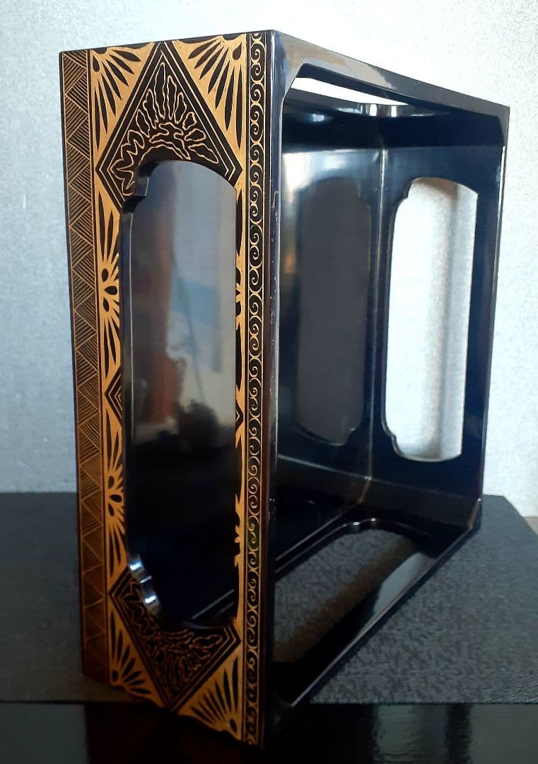 【時代物】桐御紋桐箱入り　金蒔絵　花文様　四方高付膳　口縁市松文様盆　2点揃い