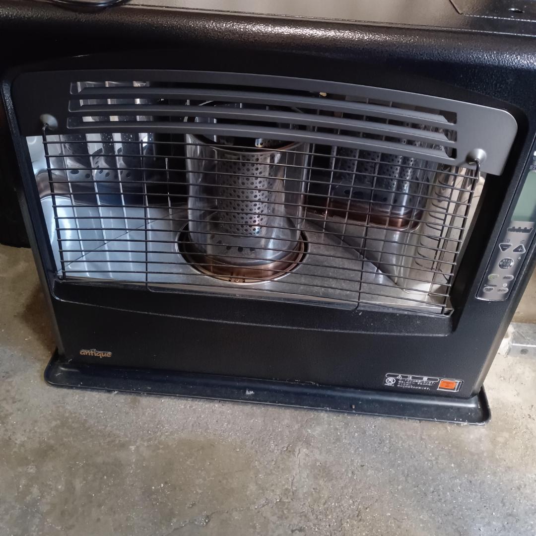 トヨトミ 石油ファンヒーターLR-680C高出力高火力ストーブ24畳　2014年