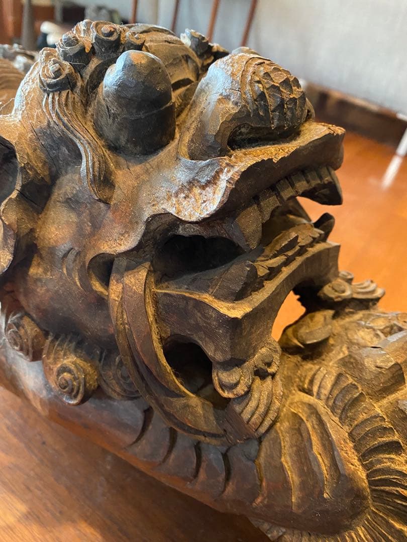 中国アンティーク　獅子の彫刻