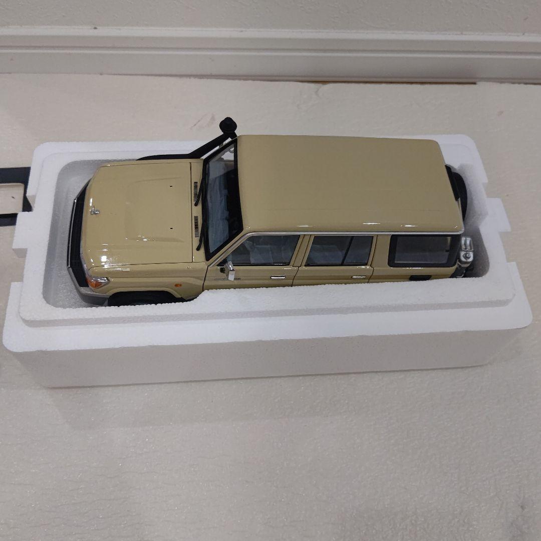 KYOSHO 1/18 トヨタ ランドクルーザー 76 2017 (ベージュ)