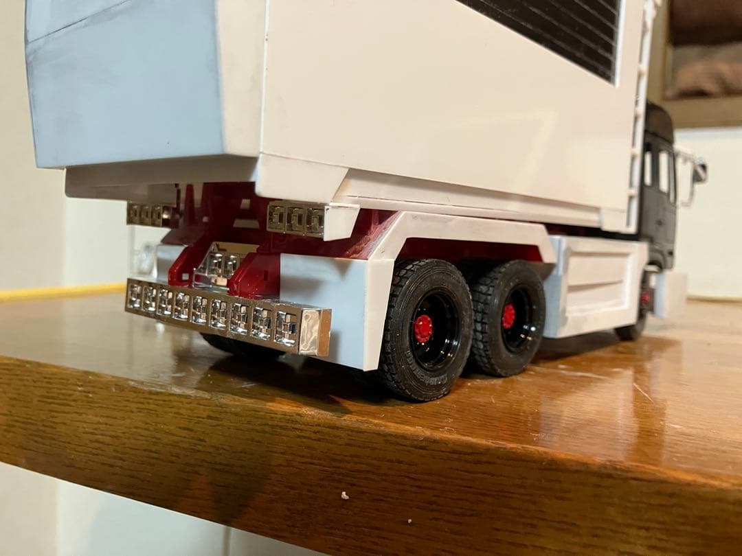 プロフィアデカ箱ダンプ1／32完成品