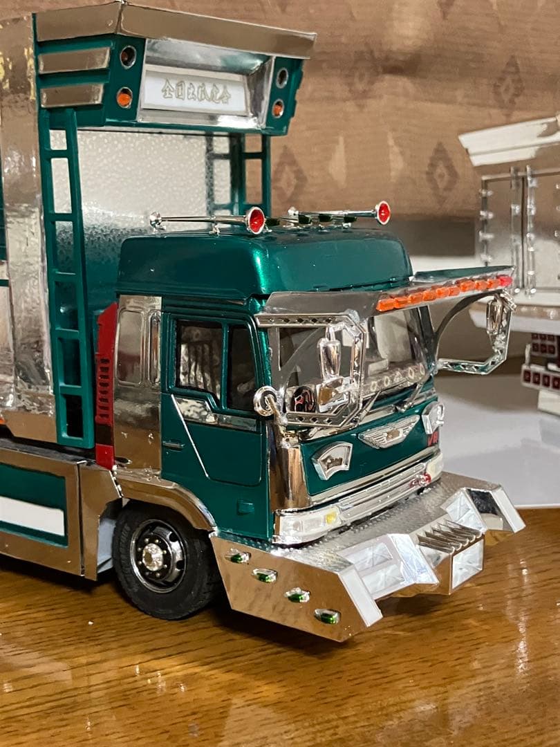 プロフィアデカ箱ダンプ1／32完成品