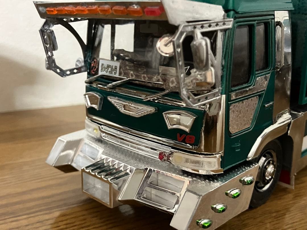 プロフィアデカ箱ダンプ1／32完成品