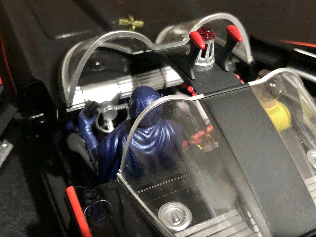 ★絶版！￼ マテル 1/18 バットモービルTV版フィギュア付