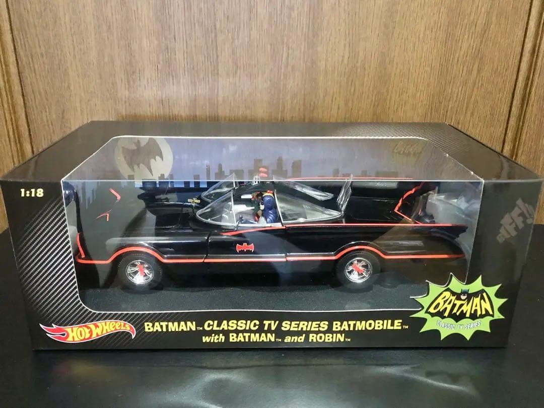 ★絶版！￼ マテル 1/18 バットモービルTV版フィギュア付