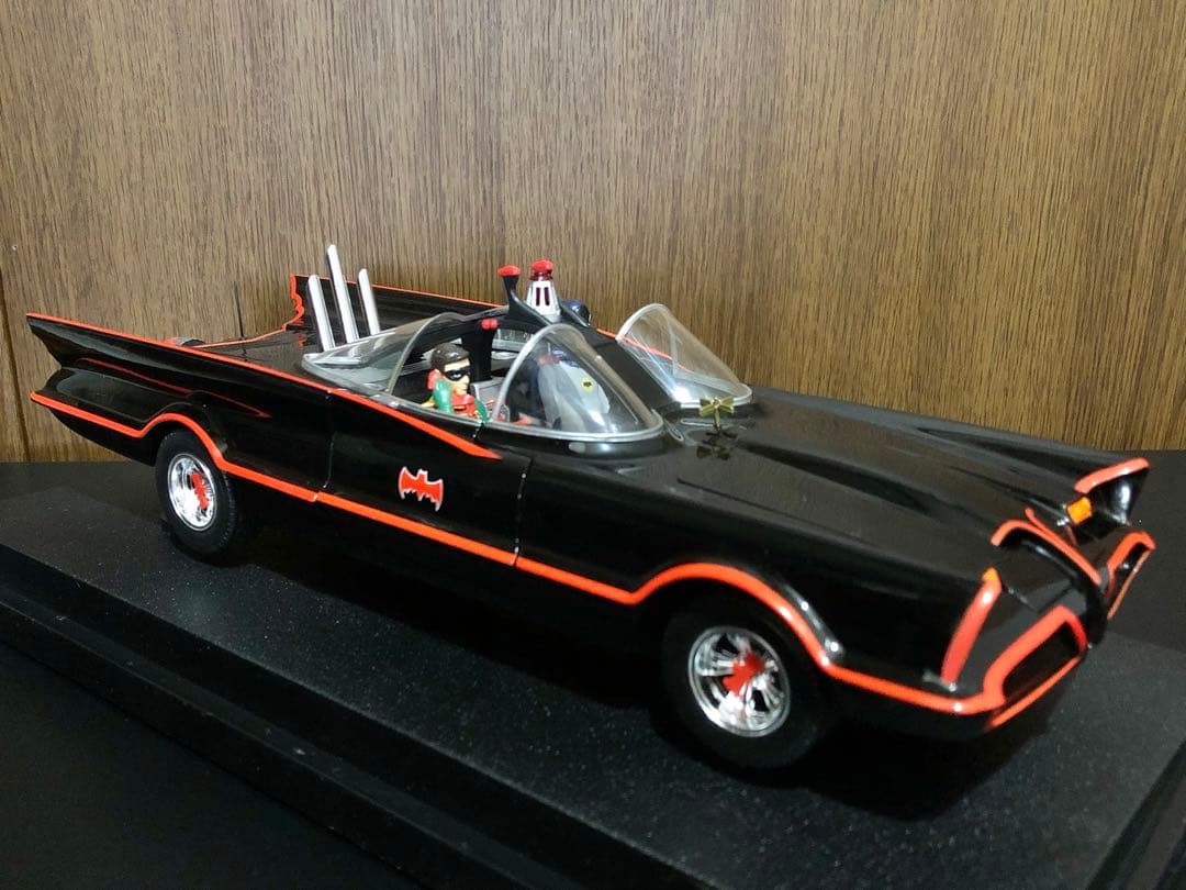 ★絶版！￼ マテル 1/18 バットモービルTV版フィギュア付