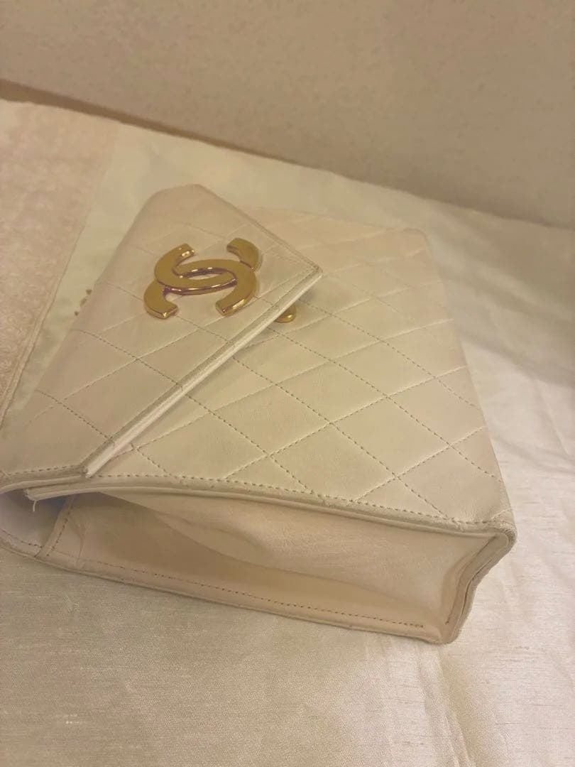 CHANEL（シャネル）のヴィンテージショルダーバッグ、ホワイトラムスキン