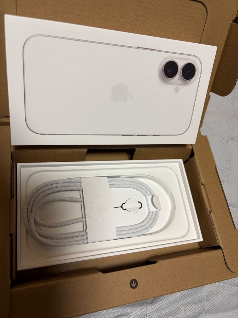 iPhone 16 本体 ホワイト128gb