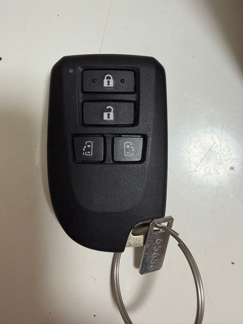 トヨタ ハイエース　純正スマートキー